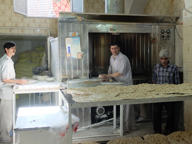 Ispahan – boulanger au bazar